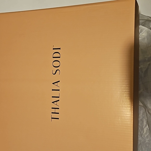 Shoes - Picture 4 of 4